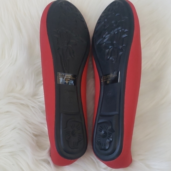 Forever red flats with gold tone accents NIB - Picture 7 of 8